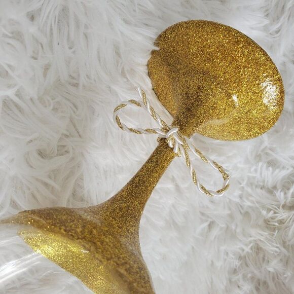 New Year's Wishes Midnight Kisses Gold Glittered Stemmed Wine Glass - Picture 4 of 10